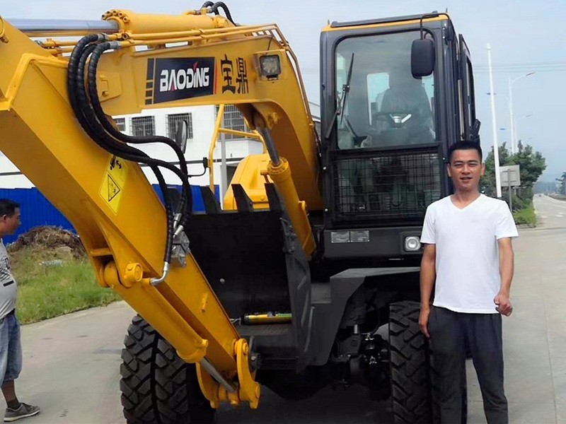 廣東輪式挖掘機(jī)價(jià)格